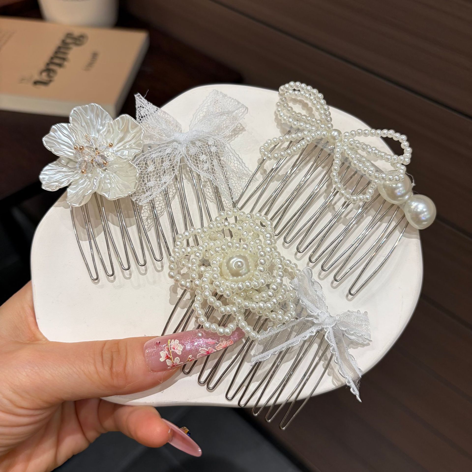 Hi Tech Accessories - Fashionable floral pearl upside-down comb for